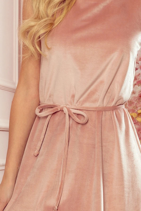A soft pink, sleeveless trapeze dress made from a velvety fabric features a delicate waist tie for a flattering silhouette. The elegant design is perfect for both casual and formal occasions, offering a touch of sophistication and comfort.