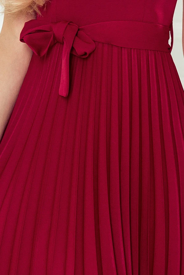 311-11 LILA Pleated dress with short sleeves - color burgundy