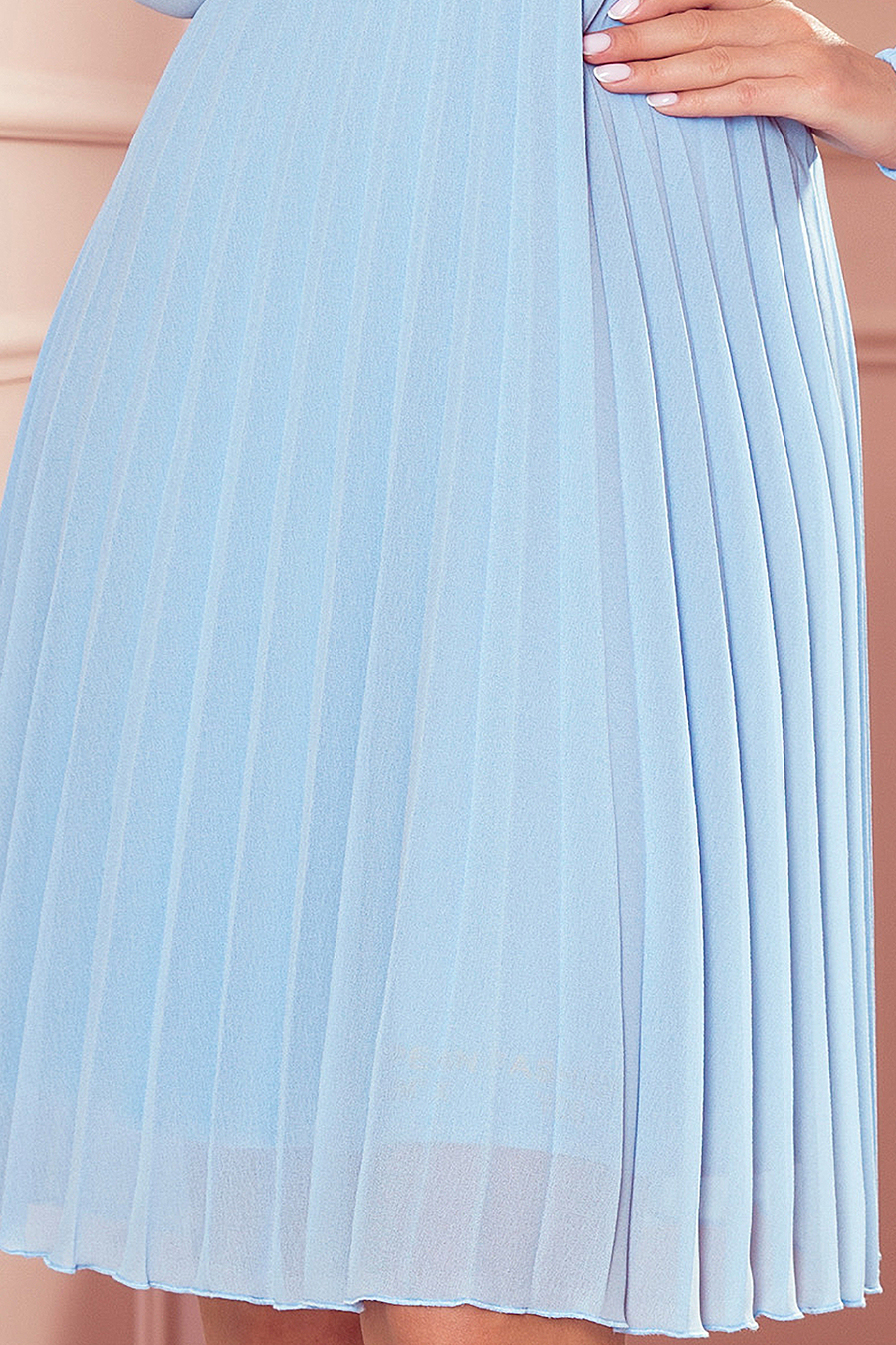 313-10 ISABELLE Pleated dress with neckline and long sleeve - light blue -  Numoco EN