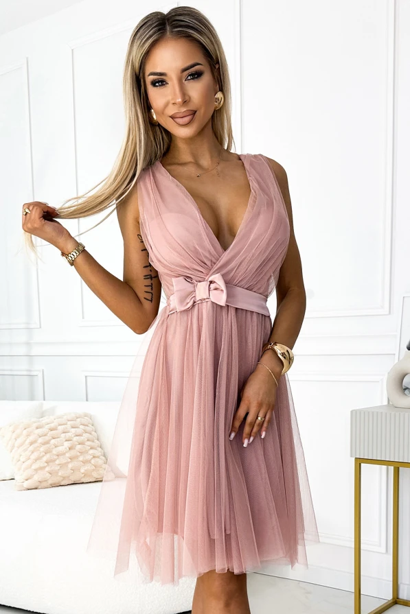 523-1 Tulle dress with a neckline and bow - dirty pink